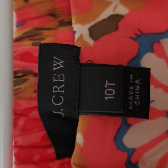 Great skirt. Vibrant colors. Lots to wear with it. Excellent condition. - Picture 4 of 7
